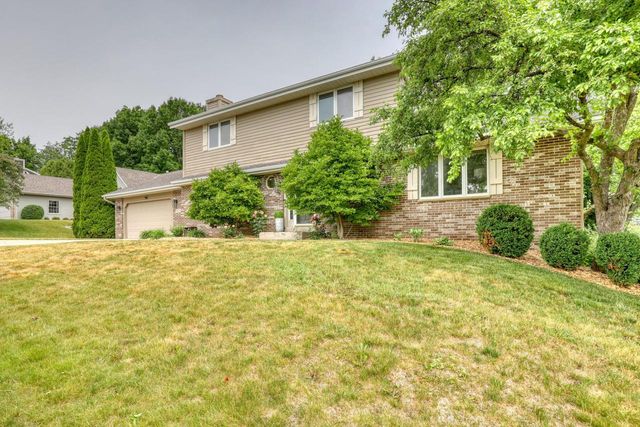 800 Schloemer DRIVE, West Bend, WI 53095
