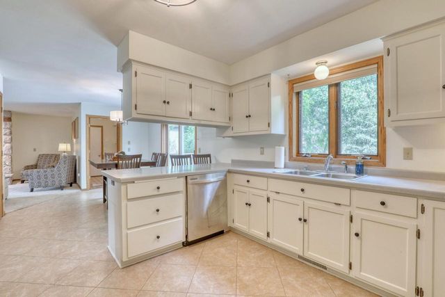 800 Schloemer DRIVE, West Bend, WI 53095