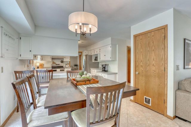 800 Schloemer DRIVE, West Bend, WI 53095