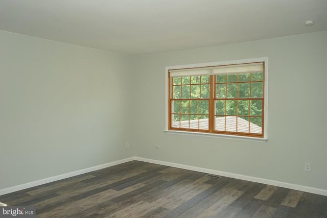 96 FARNWOOD RD, Mount Laurel, NJ 08054