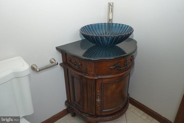 96 FARNWOOD RD, Mount Laurel, NJ 08054