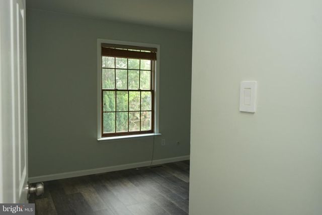 96 FARNWOOD RD, Mount Laurel, NJ 08054