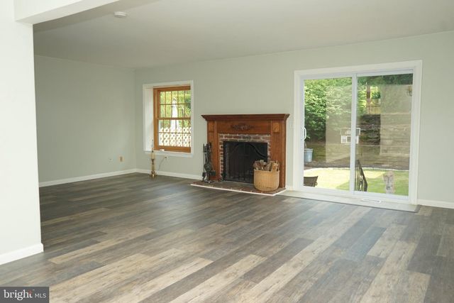 96 FARNWOOD RD, Mount Laurel, NJ 08054