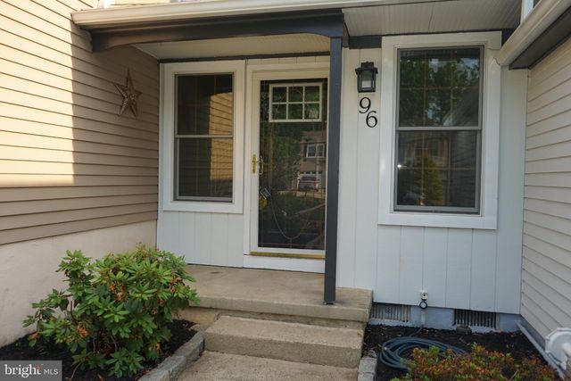 96 FARNWOOD RD, Mount Laurel, NJ 08054