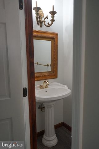 96 FARNWOOD RD, Mount Laurel, NJ 08054