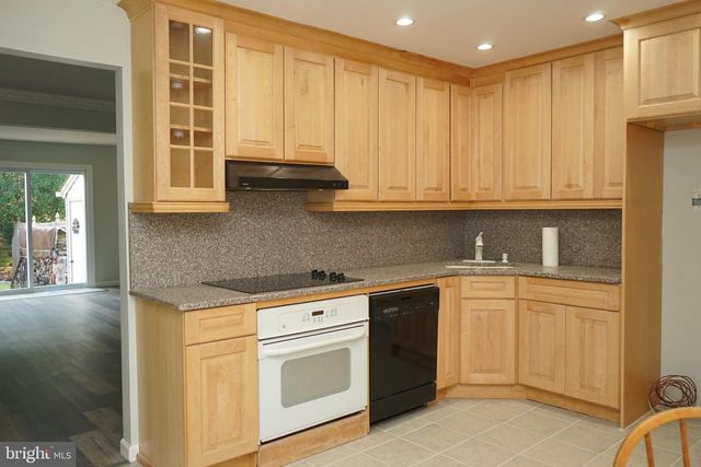 96 FARNWOOD RD, Mount Laurel, NJ 08054