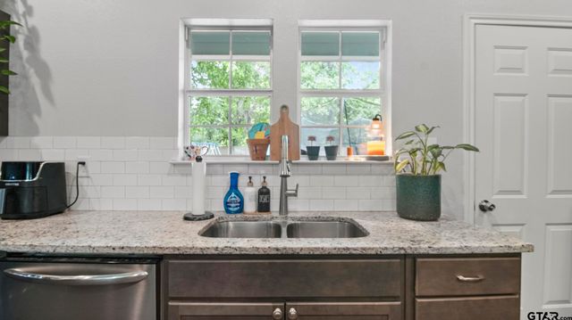 516 W FRONT, Mineola, TX 75773