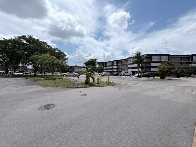 2951 NW 46th Ave 109, Lauderdale Lakes, FL 33313