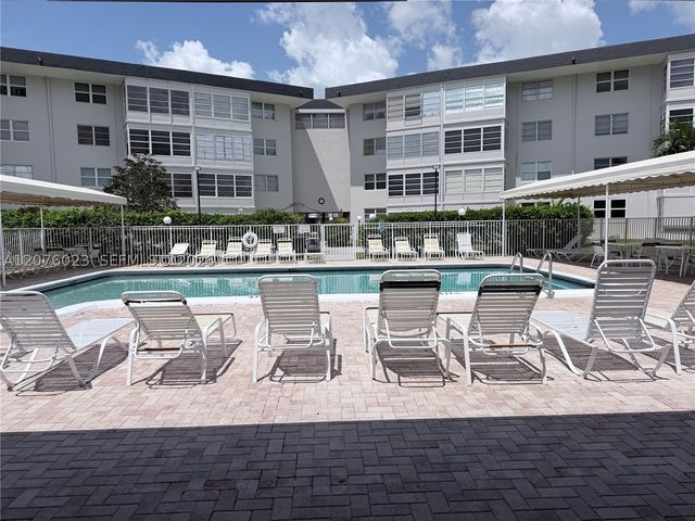 2951 NW 46th Ave 109, Lauderdale Lakes, FL 33313