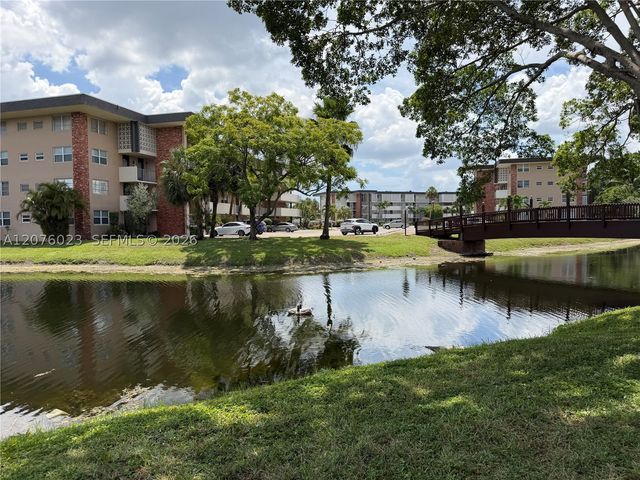 2951 NW 46th Ave 109, Lauderdale Lakes, FL 33313