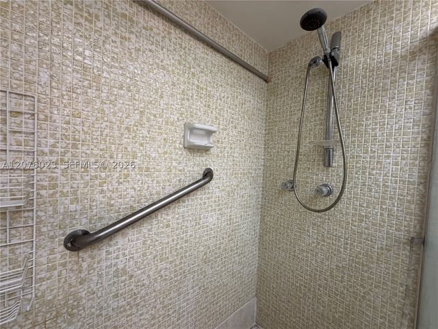 2951 NW 46th Ave 109, Lauderdale Lakes, FL 33313