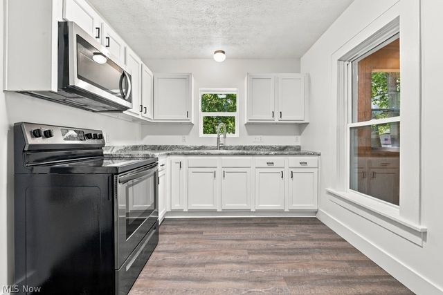 1588 Josephine Avenue, Lakemore, OH 44250