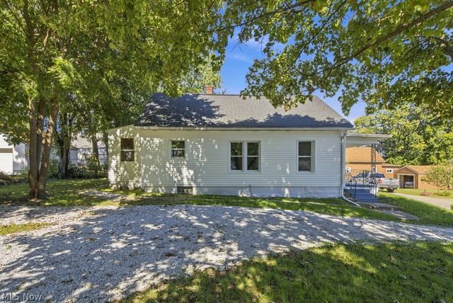 1588 Josephine Avenue, Lakemore, OH 44250