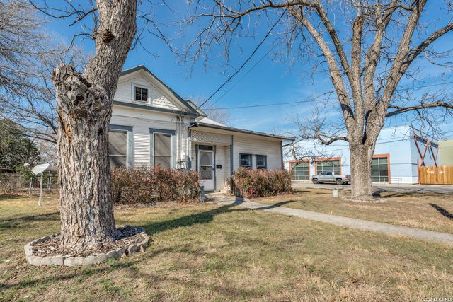 910 Cross, New Braunfels, TX 78130