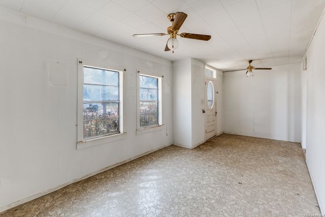 910 Cross, New Braunfels, TX 78130