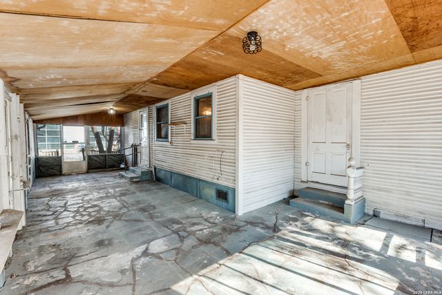 910 Cross, New Braunfels, TX 78130