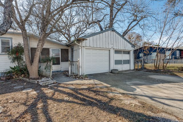 910 Cross, New Braunfels, TX 78130