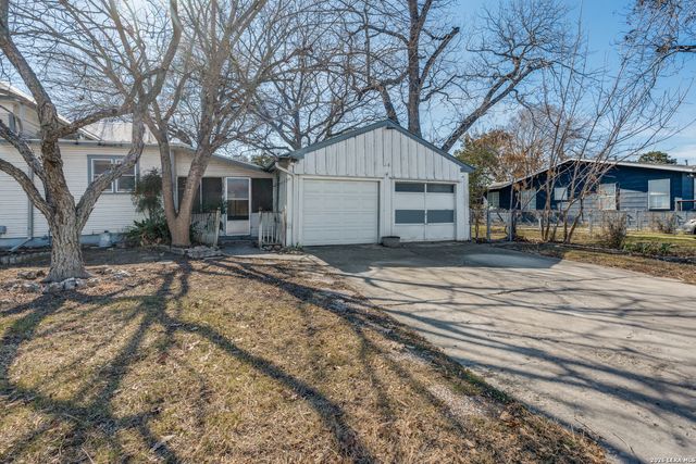 910 Cross, New Braunfels, TX 78130