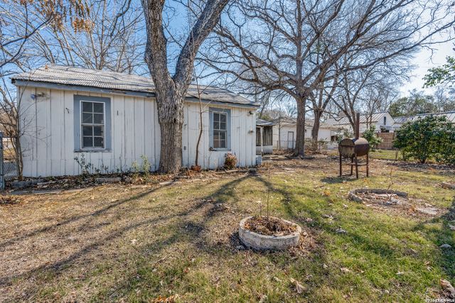 910 Cross, New Braunfels, TX 78130