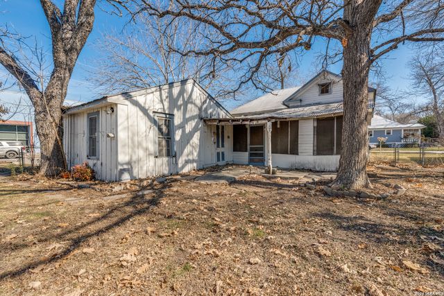 910 Cross, New Braunfels, TX 78130