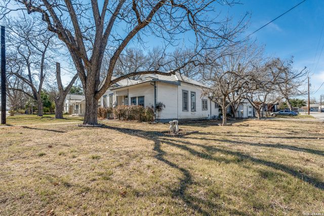 910 Cross, New Braunfels, TX 78130