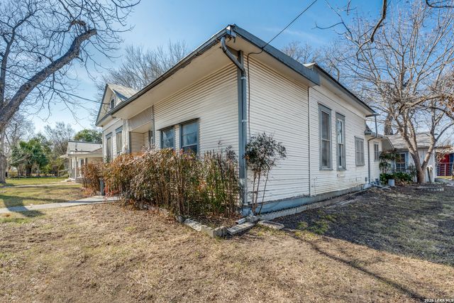 910 Cross, New Braunfels, TX 78130