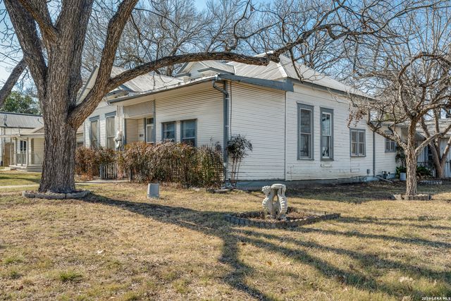 910 Cross, New Braunfels, TX 78130