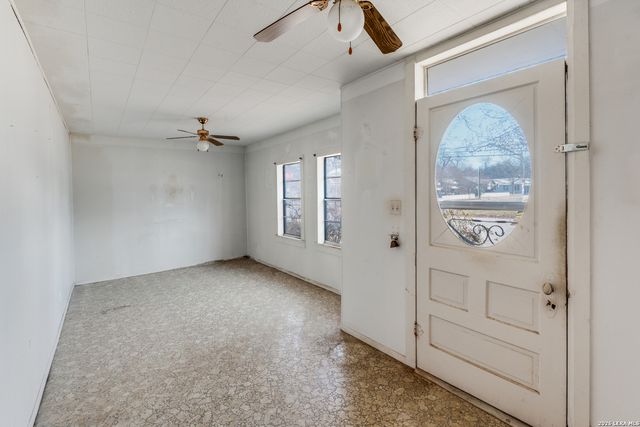 910 Cross, New Braunfels, TX 78130