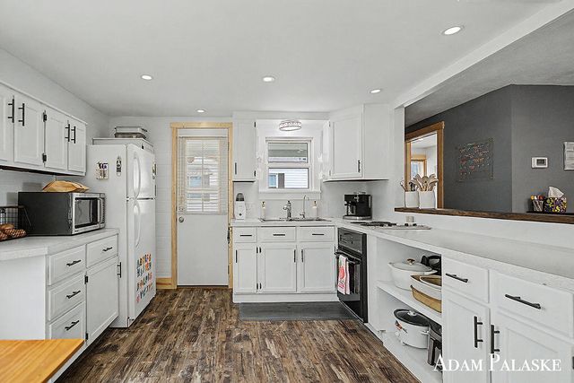 8457 Brower Lake Drive, Rockford, MI 49341