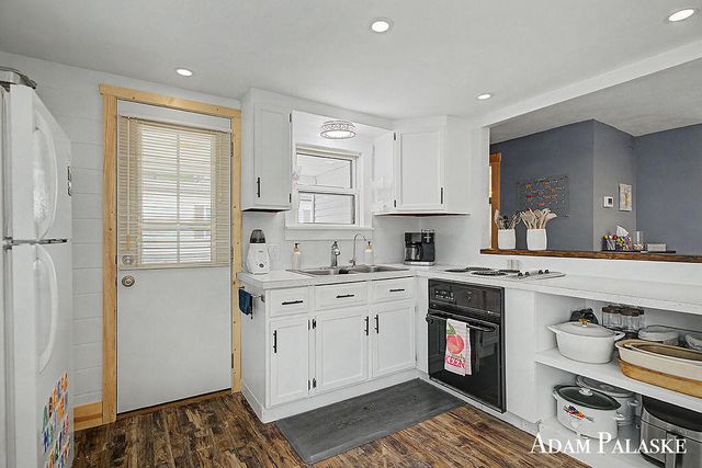 8457 Brower Lake Drive, Rockford, MI 49341