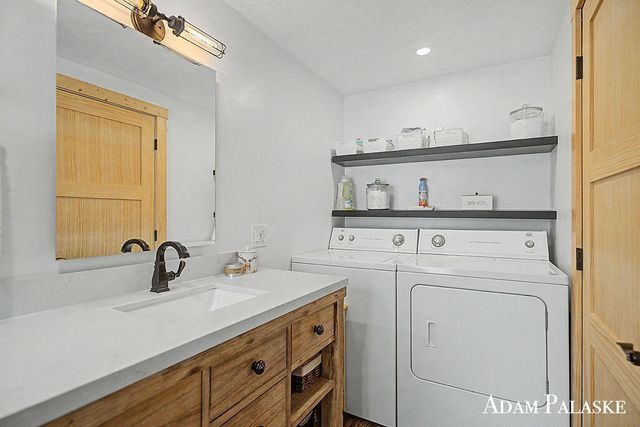 8457 Brower Lake Drive, Rockford, MI 49341