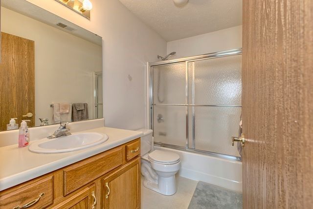 216 Draw Bridge Ct, Hempfield Twp, PA 15601