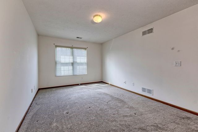 216 Draw Bridge Ct, Hempfield Twp, PA 15601