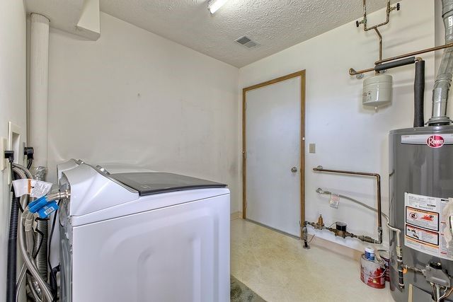 216 Draw Bridge Ct, Hempfield Twp, PA 15601