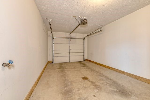 216 Draw Bridge Ct, Hempfield Twp, PA 15601