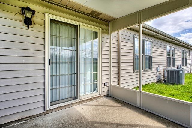 216 Draw Bridge Ct, Hempfield Twp, PA 15601