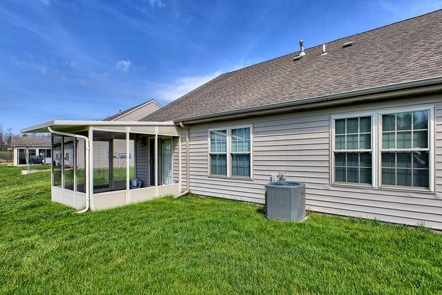 216 Draw Bridge Ct, Hempfield Twp, PA 15601