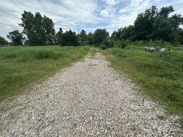 5110 Barbers Hill Road, Baytown, TX 77521