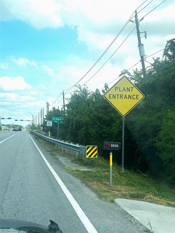 5110 Barbers Hill Road, Baytown, TX 77521