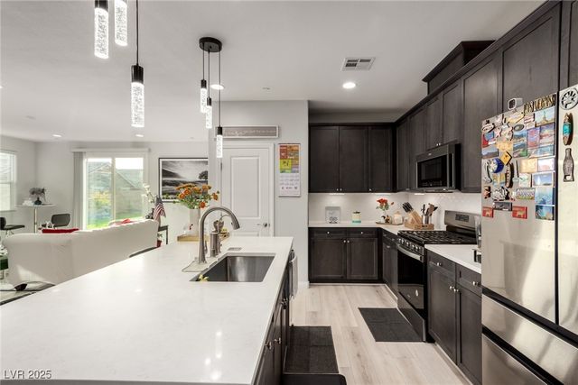 877 Mary Baer Way, Henderson, NV 89011