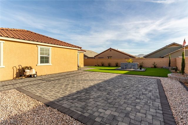 877 Mary Baer Way, Henderson, NV 89011