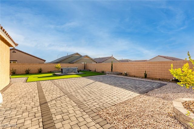 877 Mary Baer Way, Henderson, NV 89011