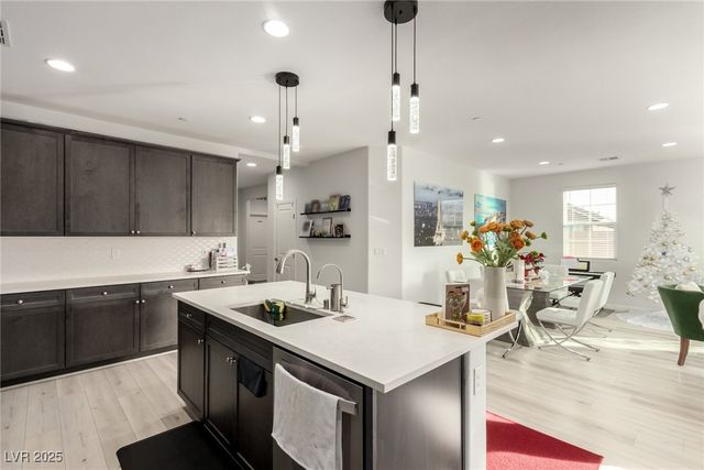 877 Mary Baer Way, Henderson, NV 89011