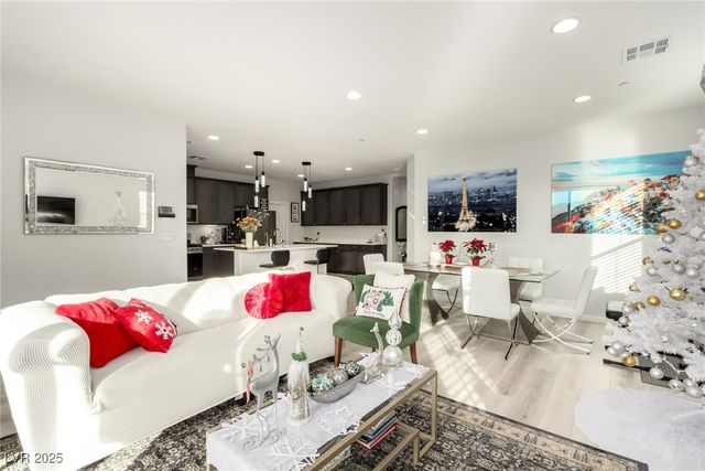 877 Mary Baer Way, Henderson, NV 89011