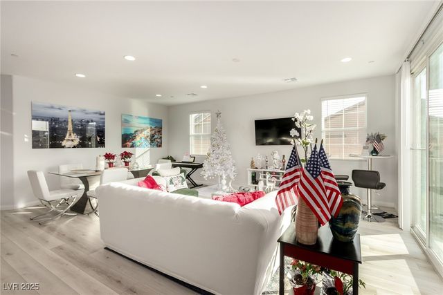 877 Mary Baer Way, Henderson, NV 89011