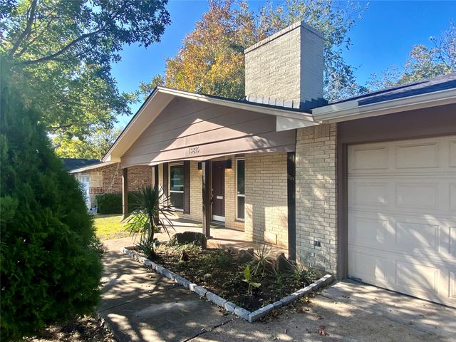 13815 Stonemoss Drive, Dallas, TX 75240