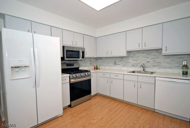 10 Apache Way, Branchburg Twp., NJ 08876