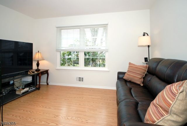 10 Apache Way, Branchburg Twp., NJ 08876