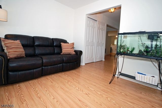 10 Apache Way, Branchburg Twp., NJ 08876