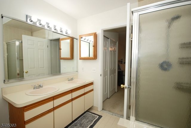 10 Apache Way, Branchburg Twp., NJ 08876